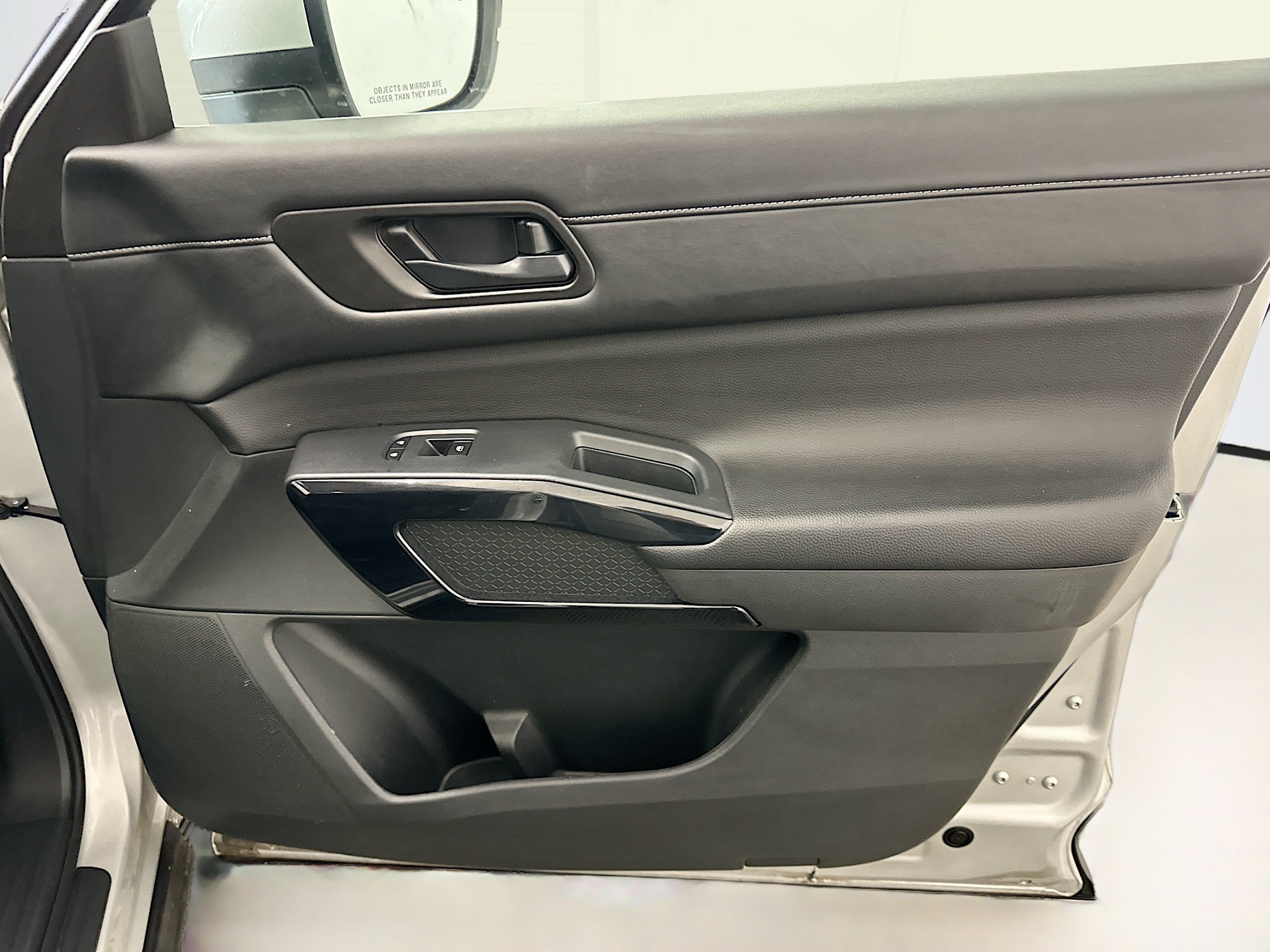 Used 2025 Nissan Pathfinder SV AWD/4WD image 34