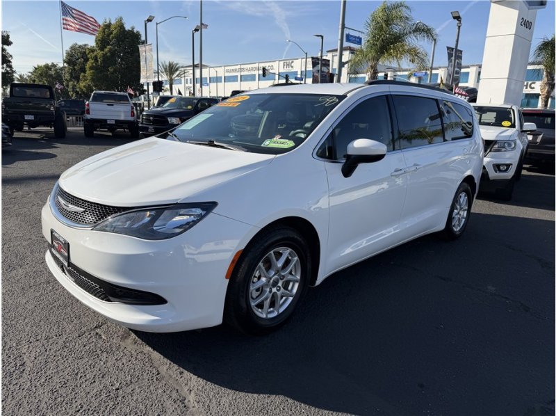 Used 2021 Chrysler Voyager Lxi image 9