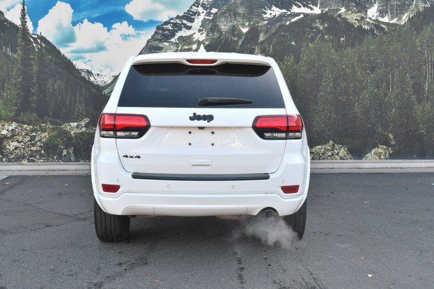 Used 2017 Jeep Grand Cherokee Altitude AWD/4WD image 10