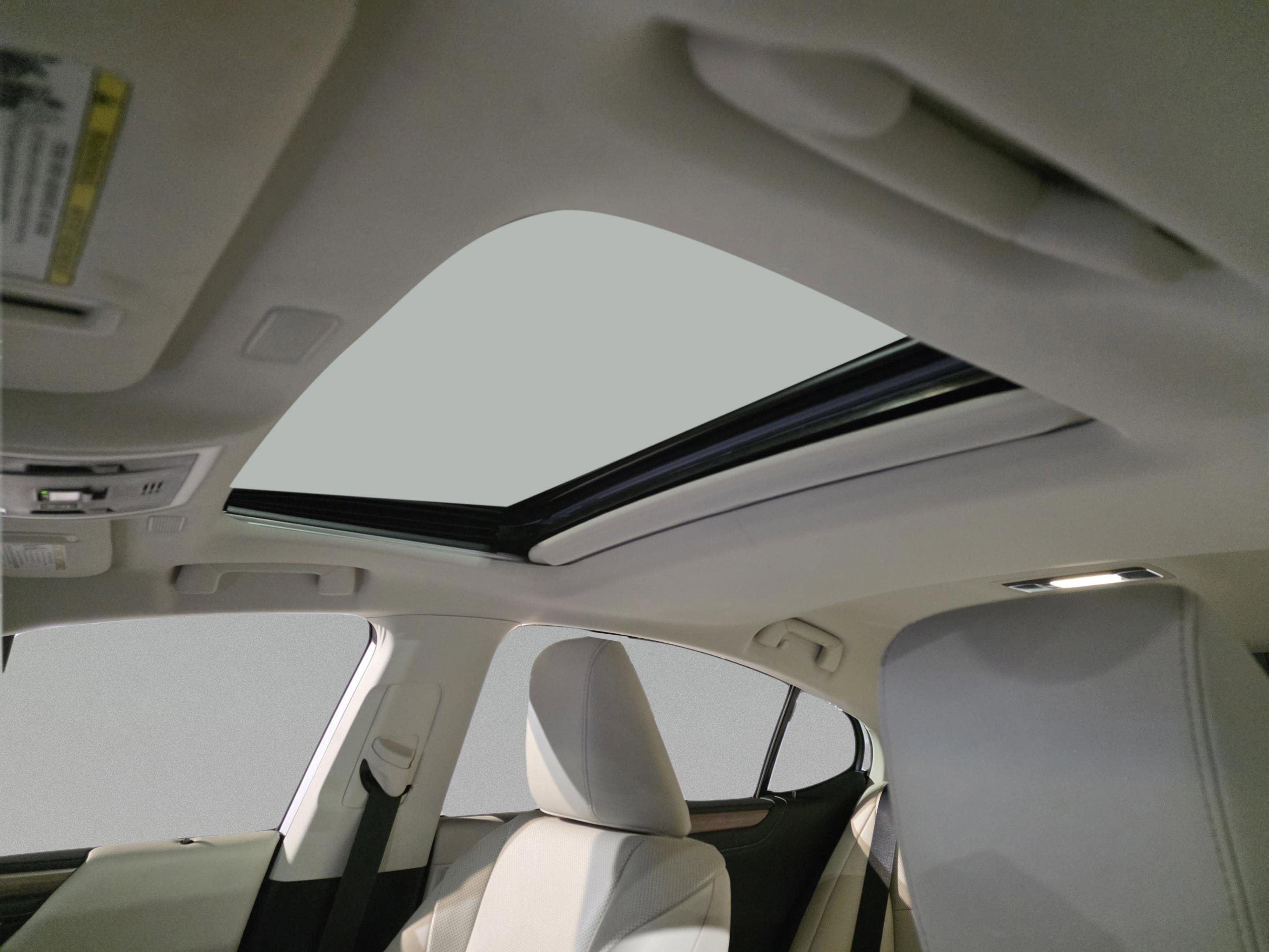 Used 2023 Lexus ES 350 w/ Premium Package image 13