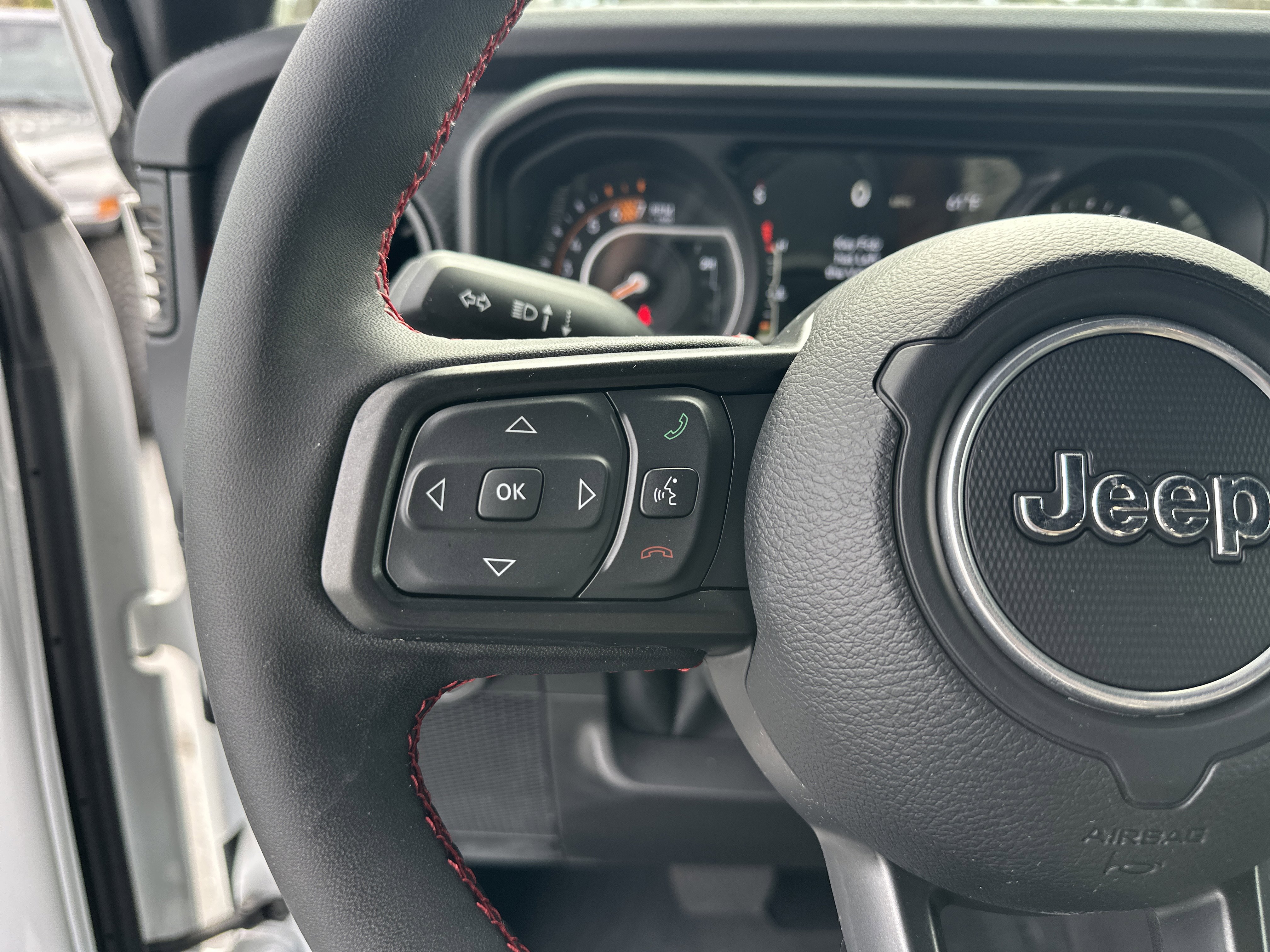Used 2024 Jeep Wrangler Unlimited Rubicon w/ Technology Group image 28