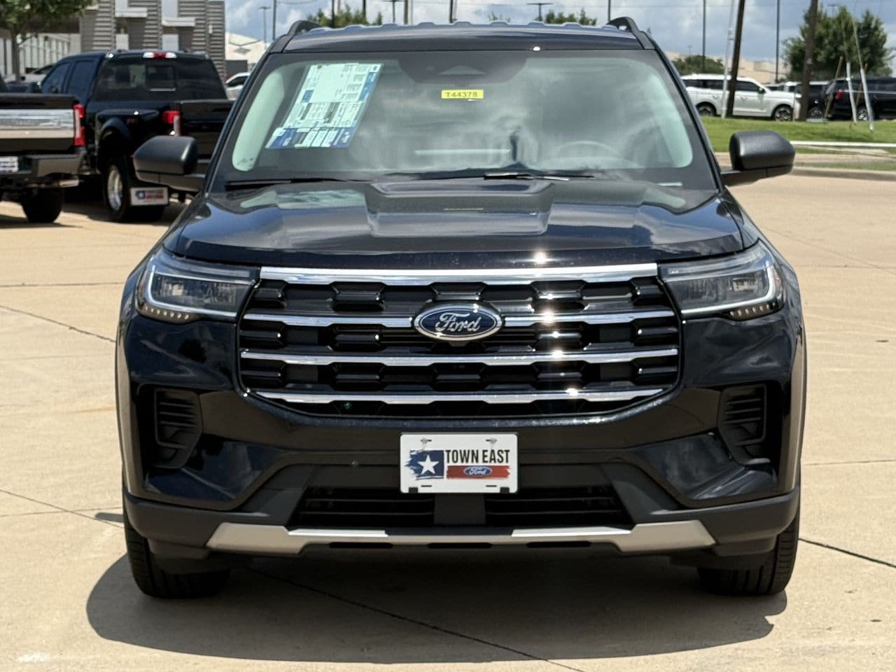 New 2026 Ford Explorer Active AWD/4WD image 7
