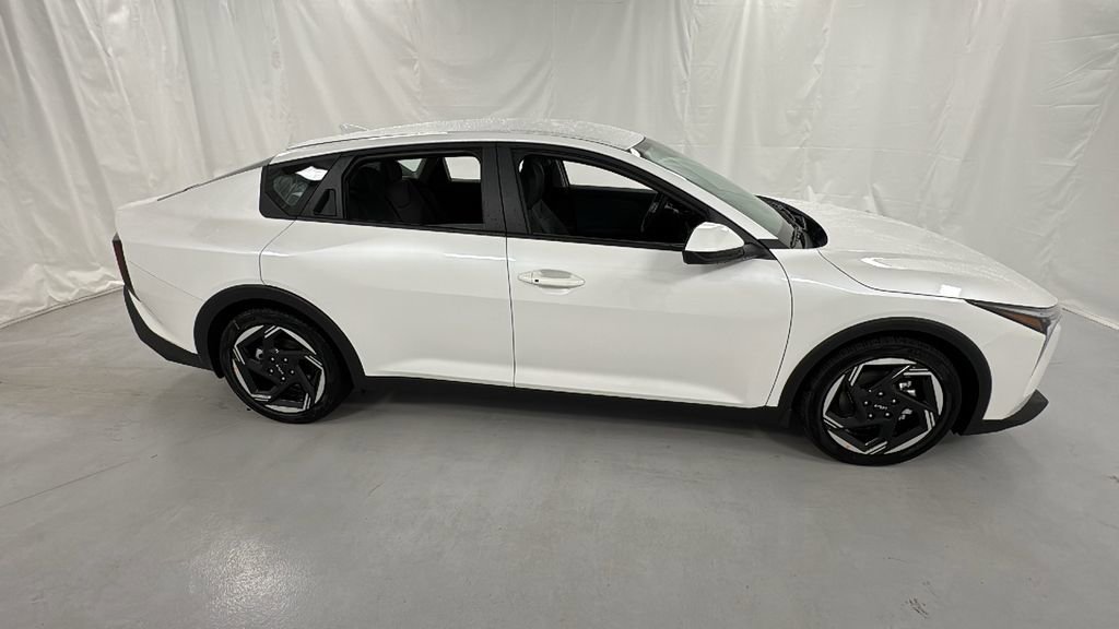 New 2025 Kia K4 EX image 2