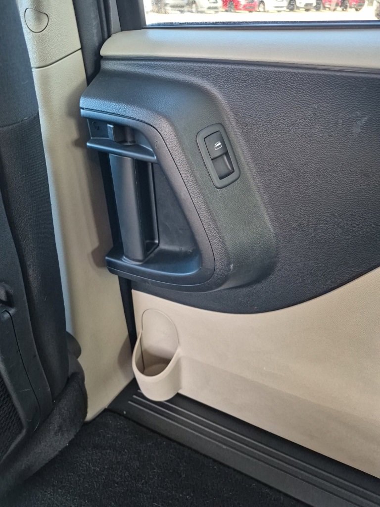 Used 2020 Dodge Grand Caravan SE w/ UConnect Hands-Free Group image 20