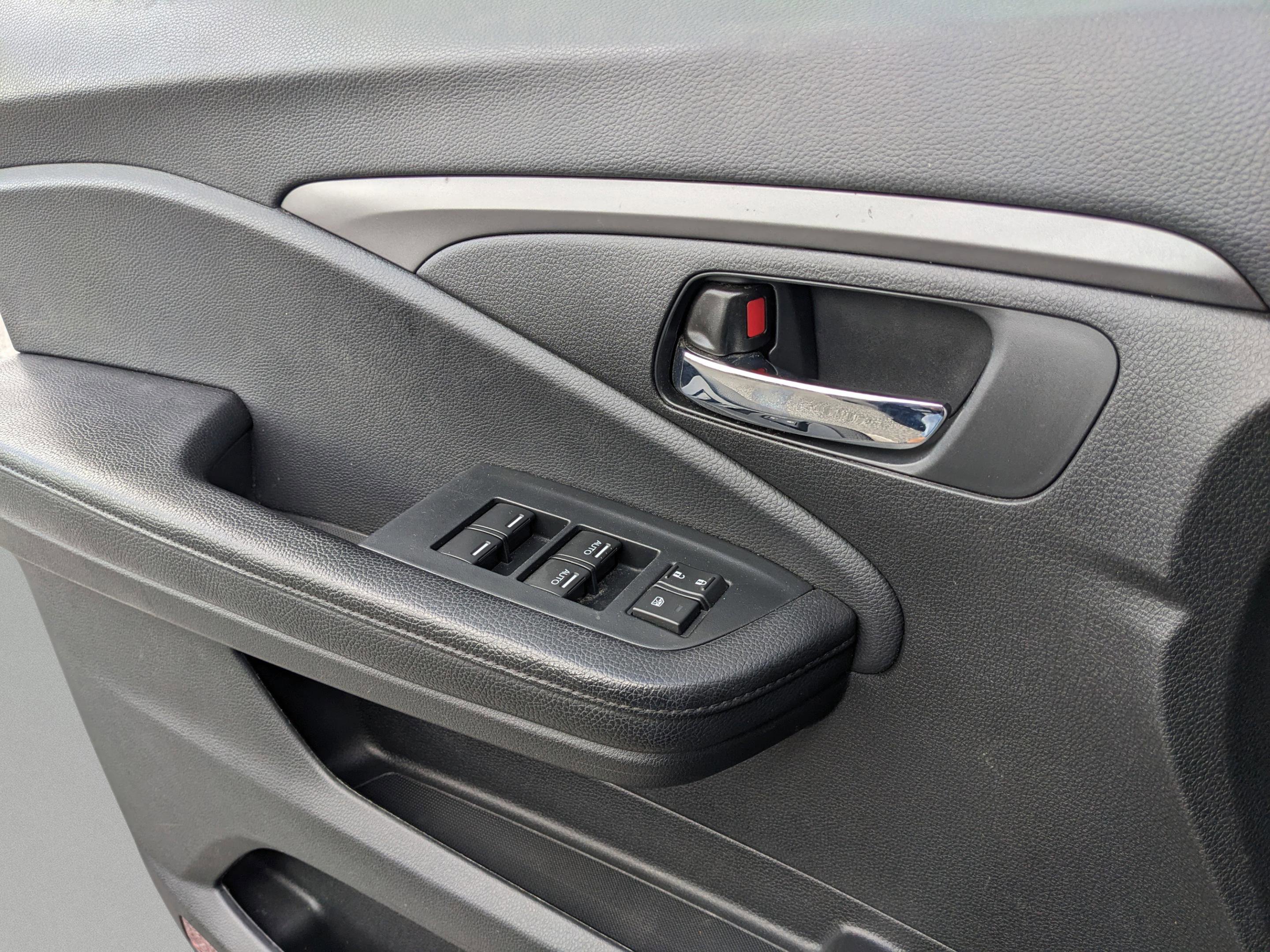 Used 2022 Honda Pilot Sport image 19