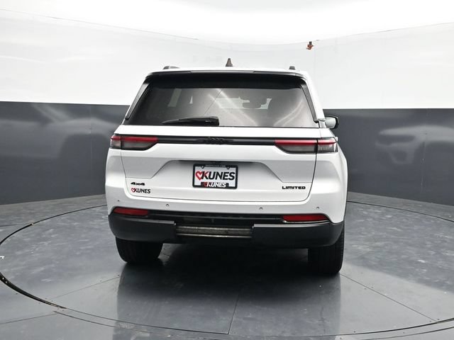 Used 2023 Jeep Grand Cherokee Limited w/ Black Appearance Package AWD/4WD image 8