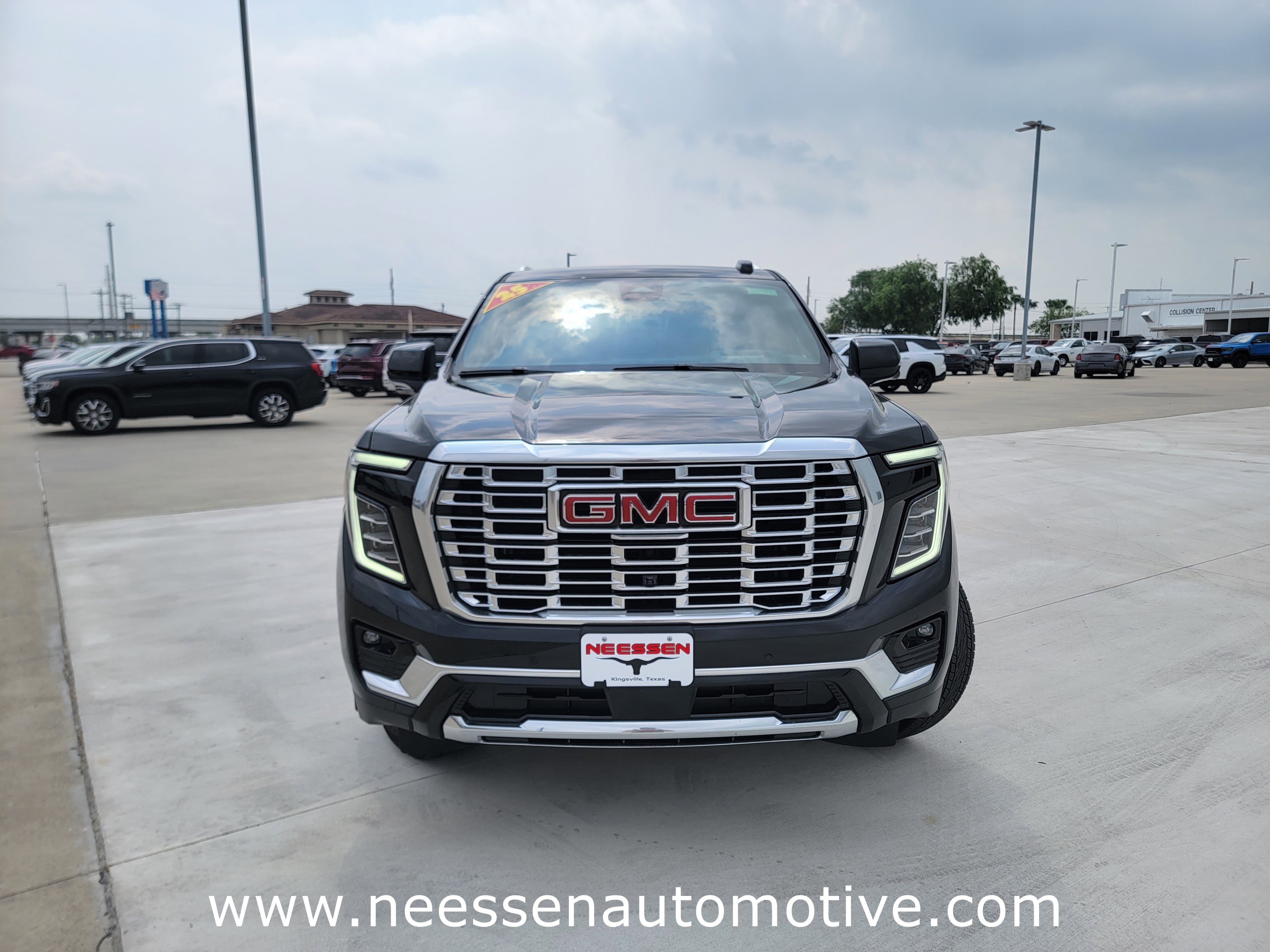 Used 2025 GMC Yukon Denali AWD/4WD image 11