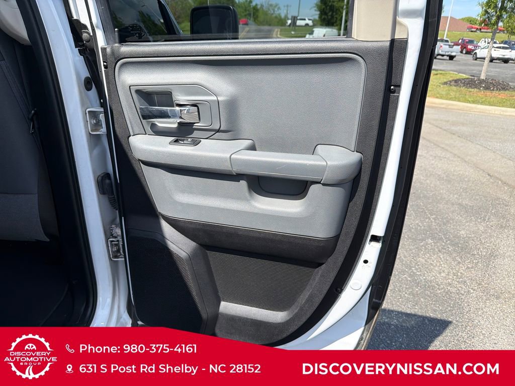 Used 2018 RAM 1500 Classic SLT image 29