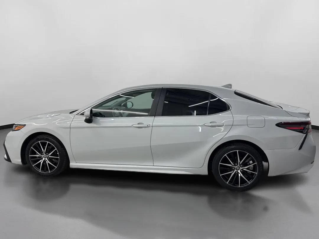 Used 2024 Toyota Camry SE FWD image 5