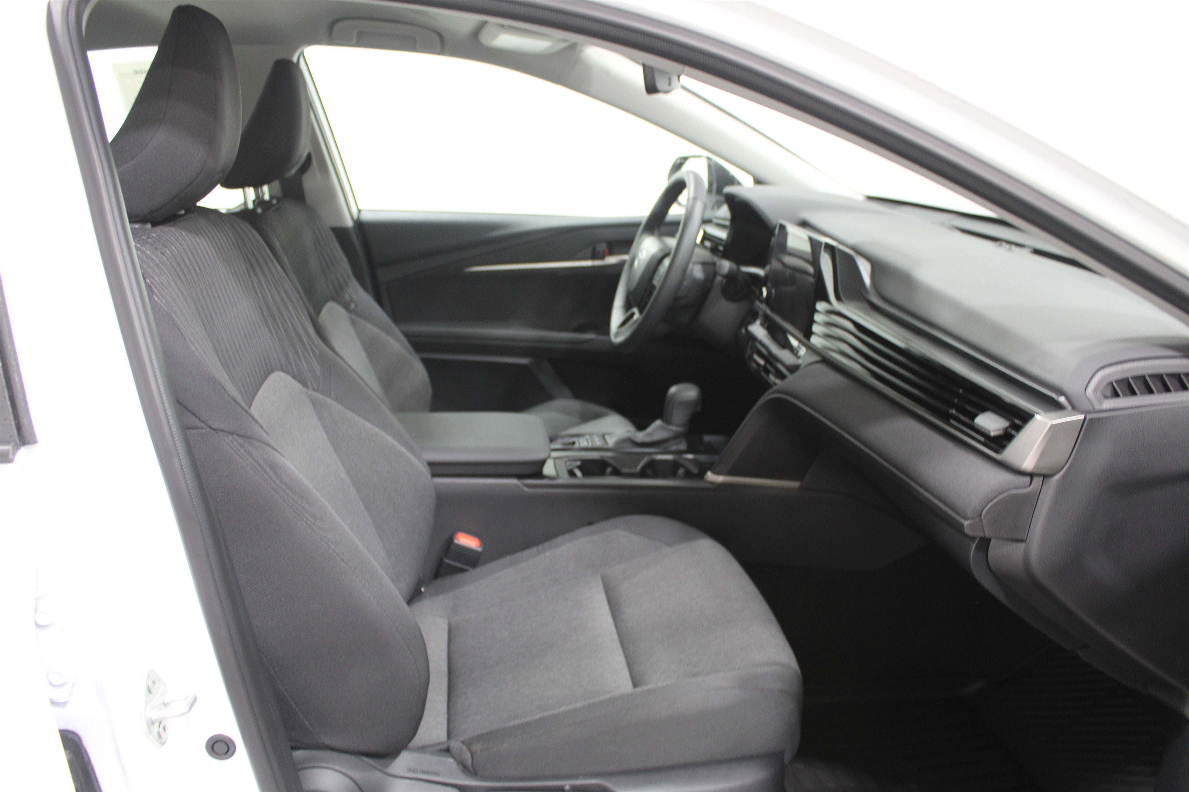 Used 2025 Toyota Camry LE w/ Convenience Package image 24