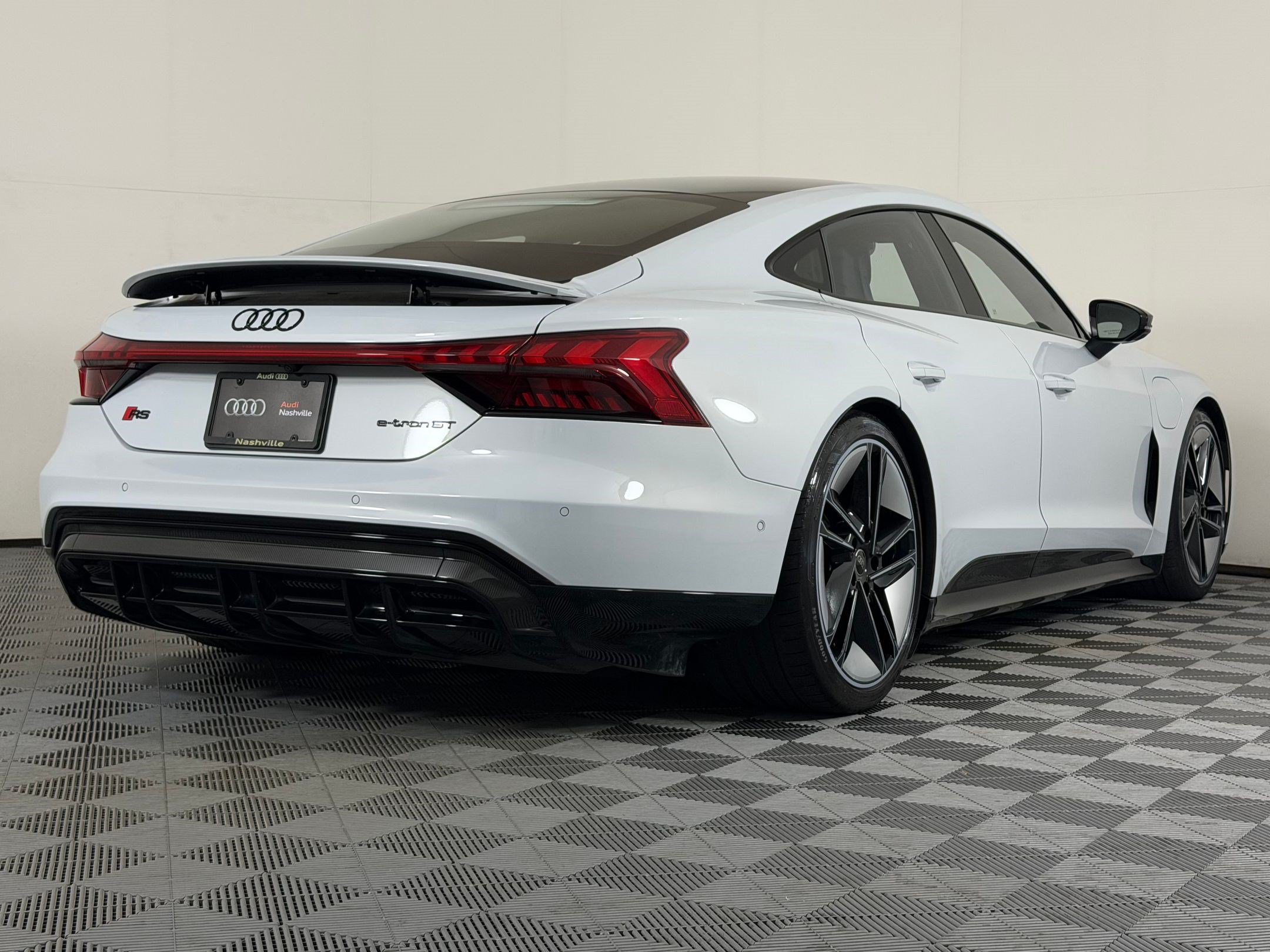 Used 2023 Audi RS e-tron GT w/ Carbon Performance Package AWD/4WD image 33