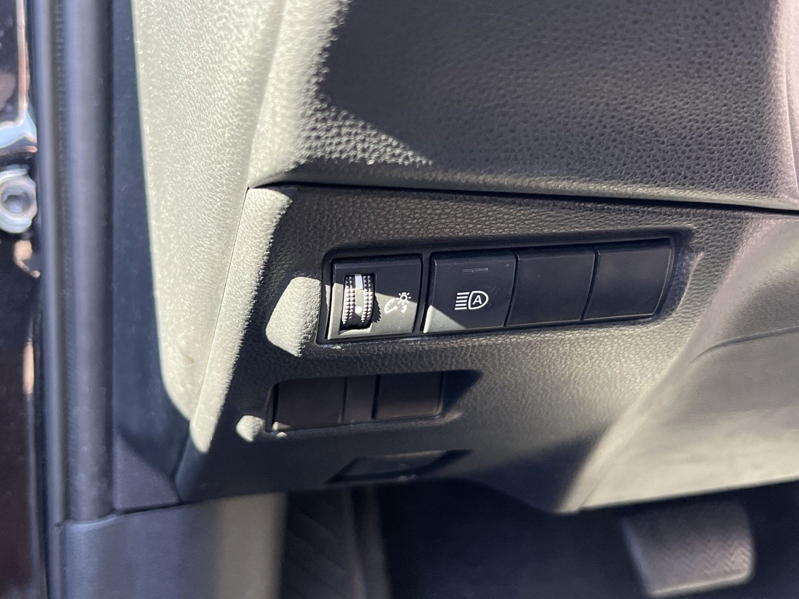Used 2025 Toyota Corolla Cross LE FWD image 30
