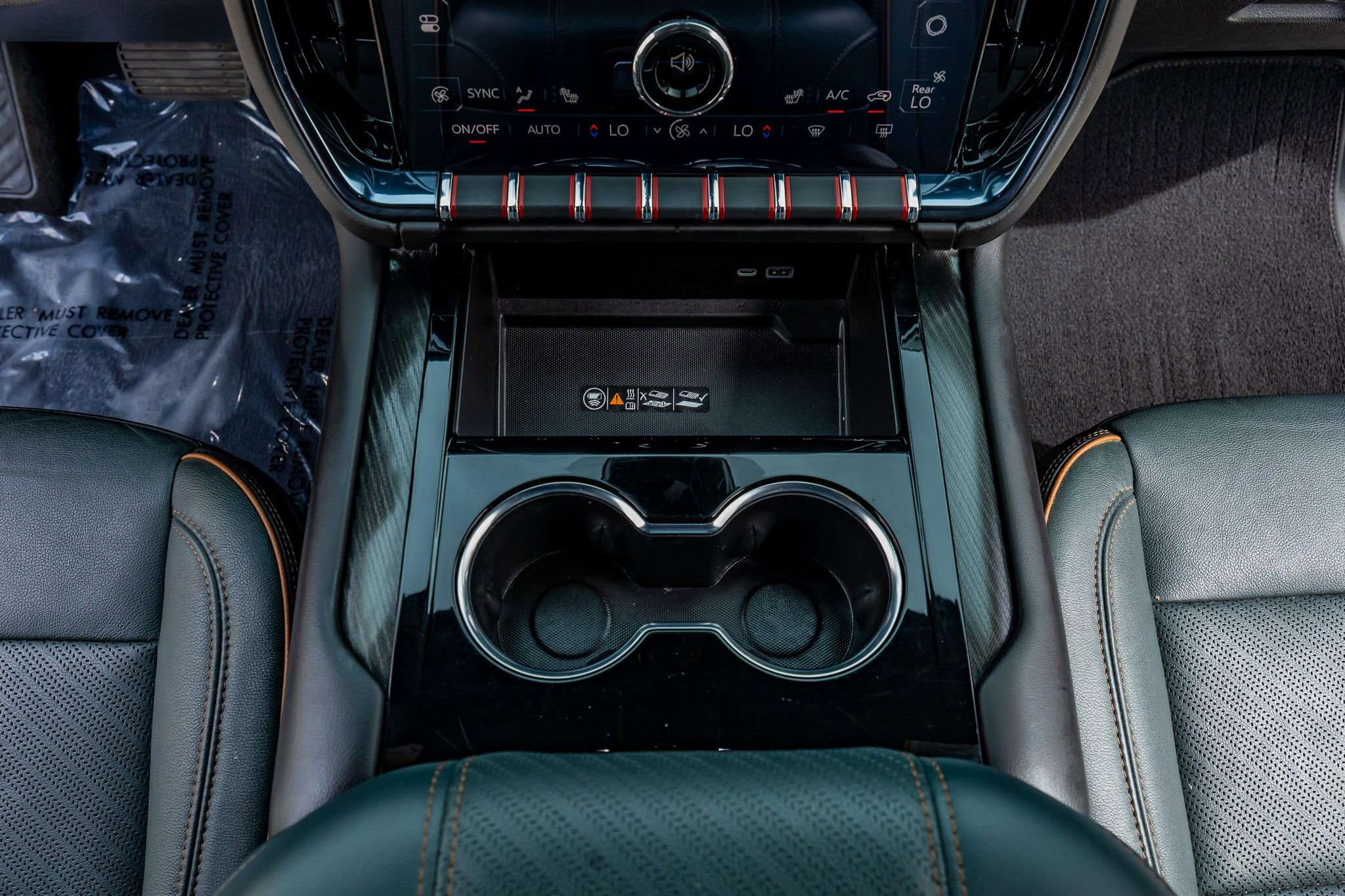 Used 2025 GMC Yukon AT4 w/ AT4 Premium Package AWD/4WD image 28