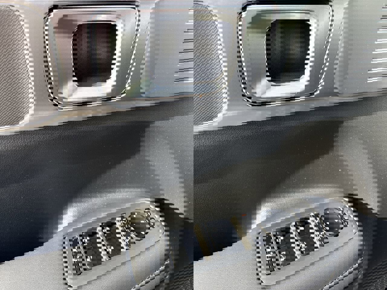 Certified 2025 Hyundai Santa Fe SEL image 12