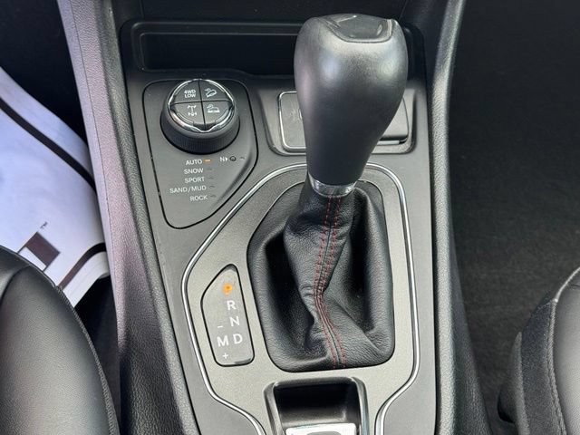 Certified 2019 Jeep Cherokee Trailhawk w/ Comfort/Convenience Group AWD/4WD image 38