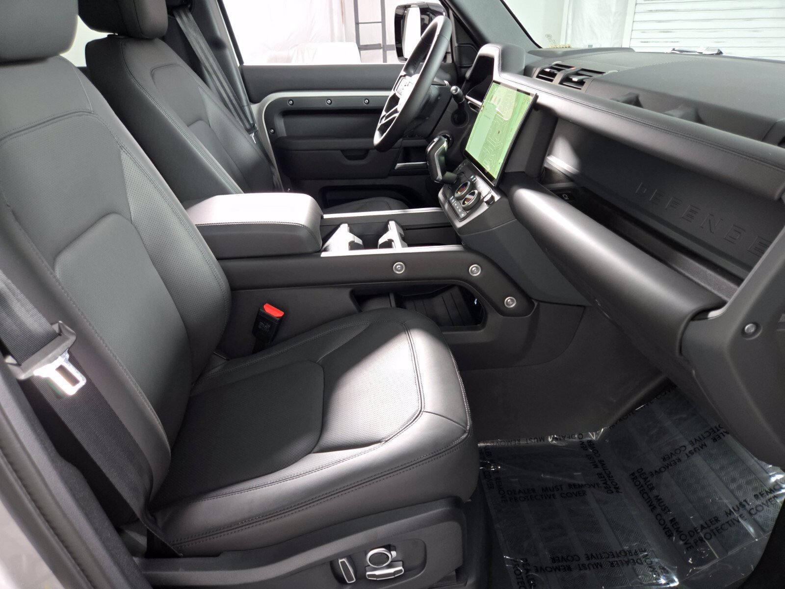 New 2026 Land Rover Defender 130 X-Dynamic SE AWD/4WD image 3