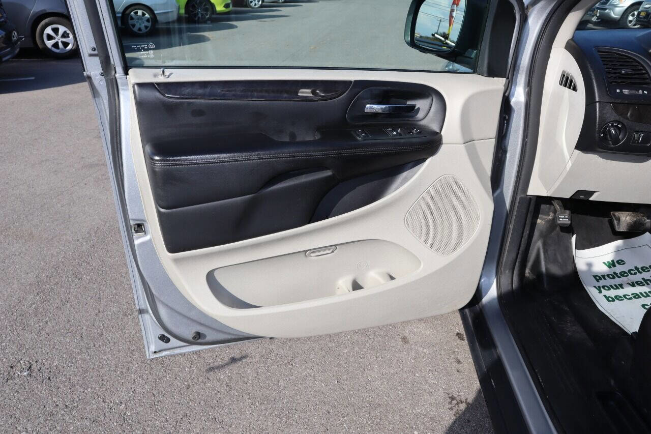 Used 2013 RAM C/V Tradesman image 14