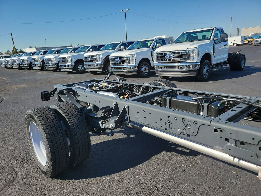New 2026 Ford F550 4x4 Crew Cab image 7