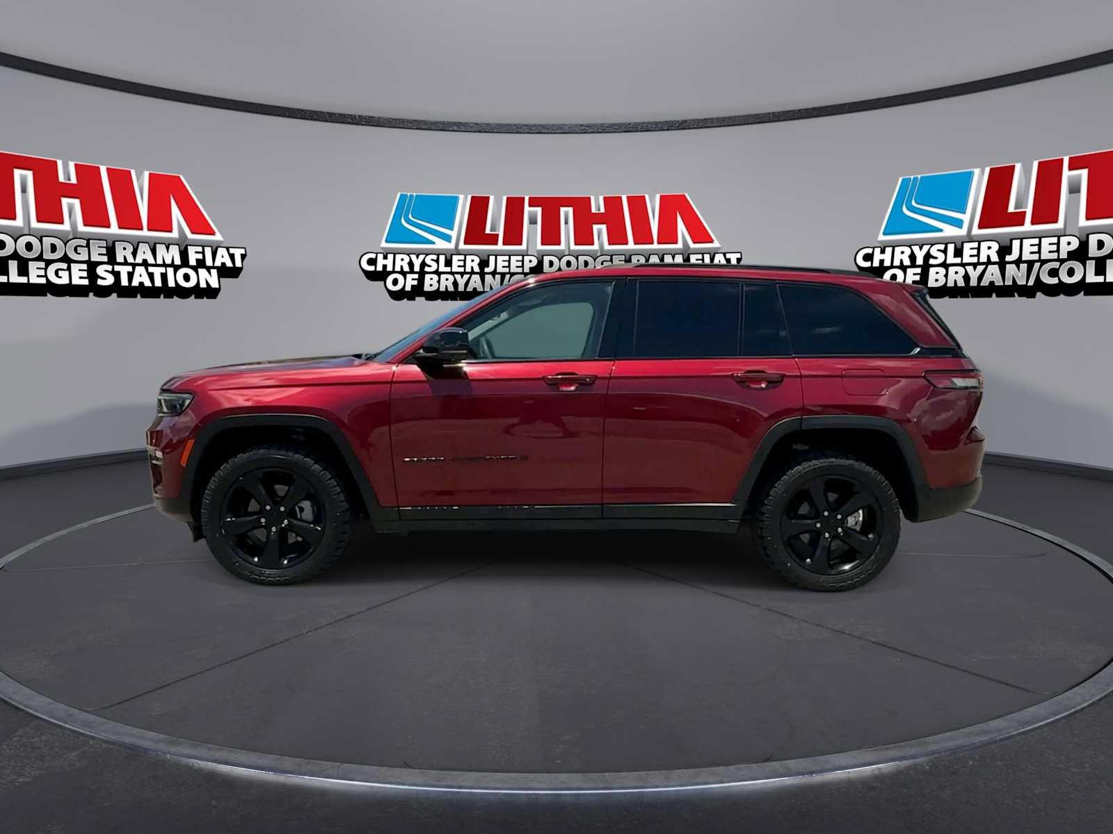 Used 2023 Jeep Grand Cherokee Limited w/ Luxury Tech Group II AWD/4WD image 5