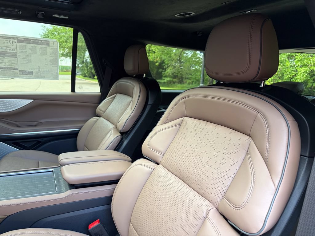 New 2027 Lincoln Navigator Black Label AWD/4WD image 21