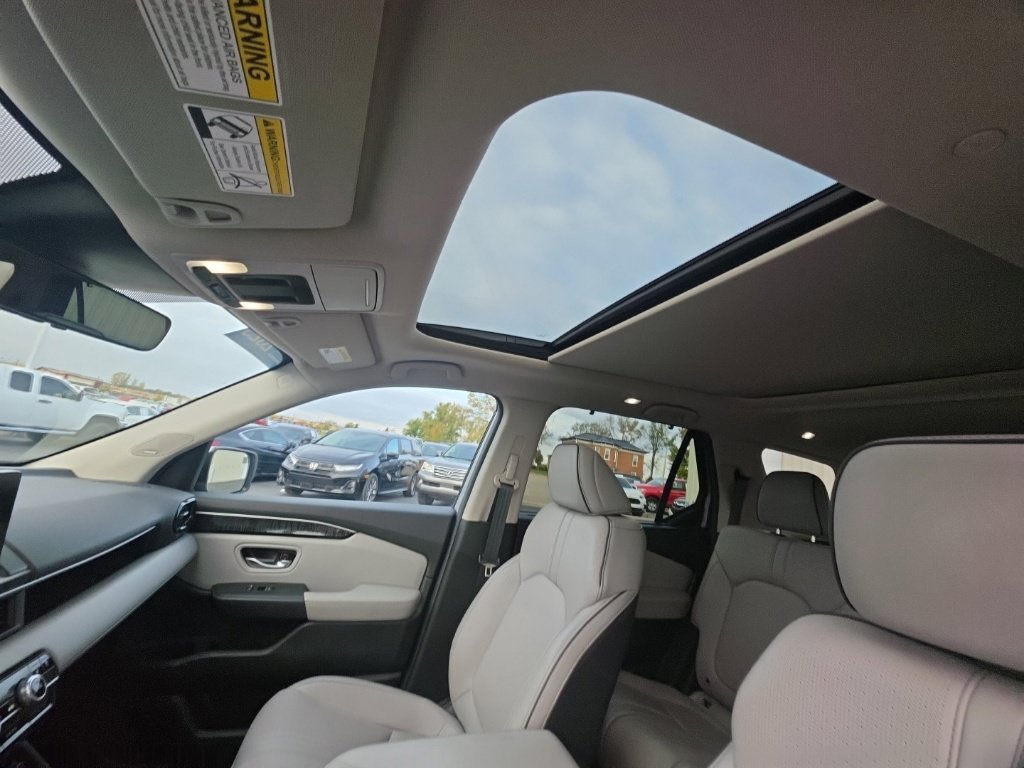 Certified 2025 Honda Pilot Elite image 15