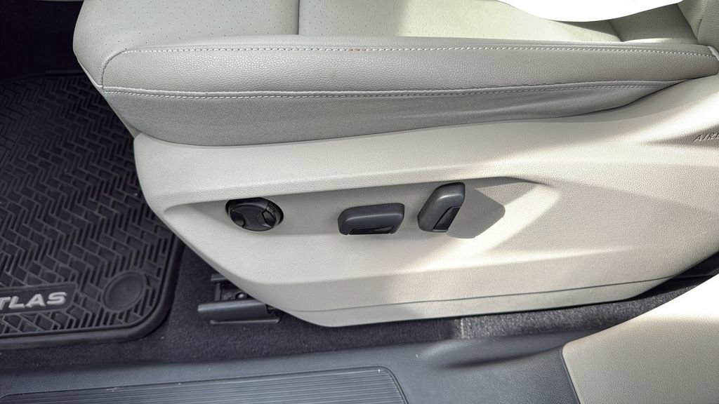 Used 2021 Volkswagen Atlas SE w/ Panoramic Sunroof Package image 12