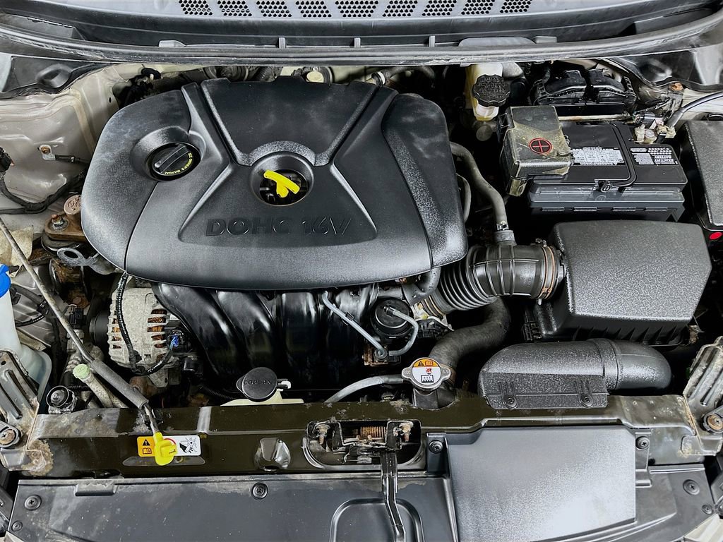 Used 2013 Hyundai Elantra GLS image 32