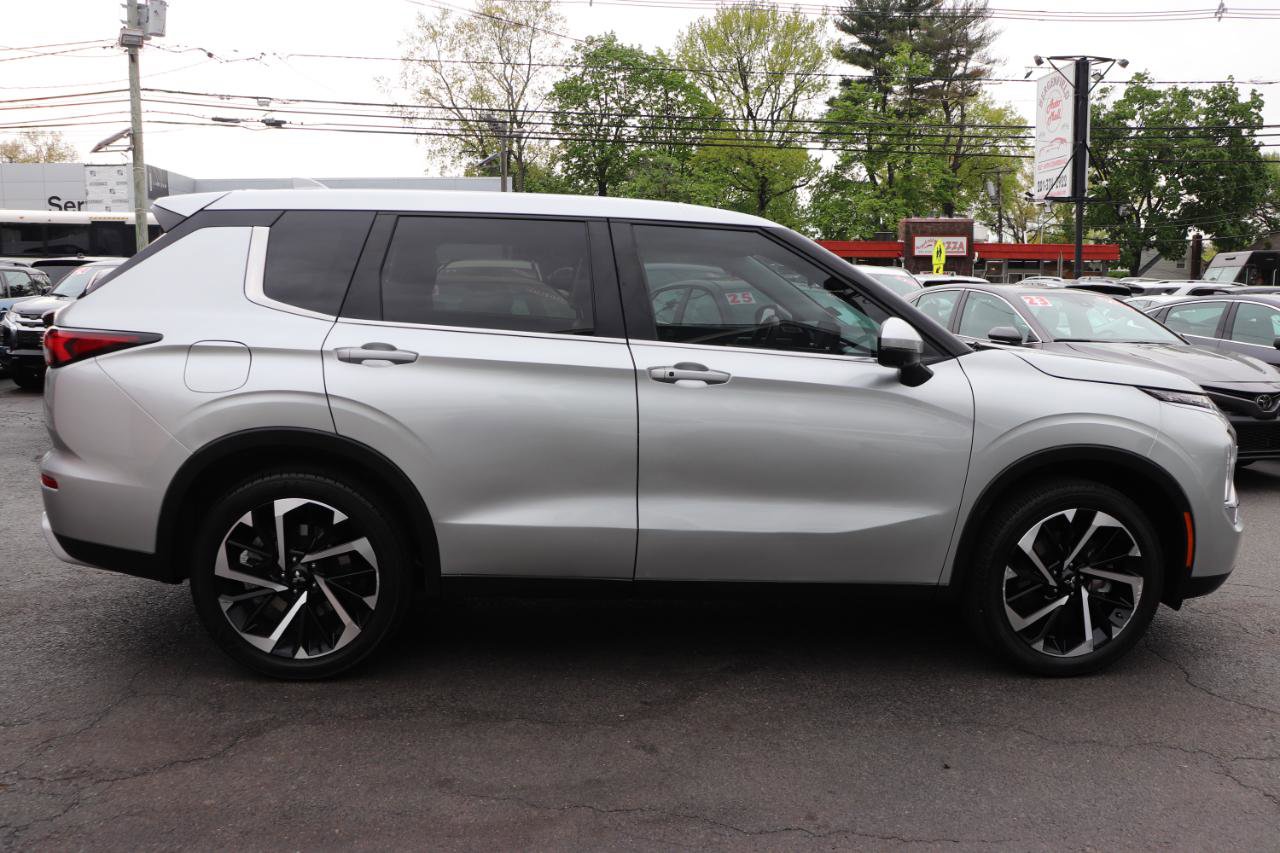 Used 2024 Mitsubishi Outlander AWD image 6