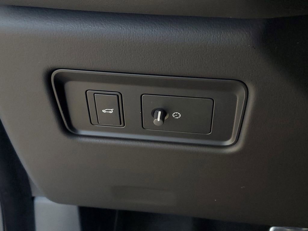 New 2026 Jaguar F-PACE SVR image 17