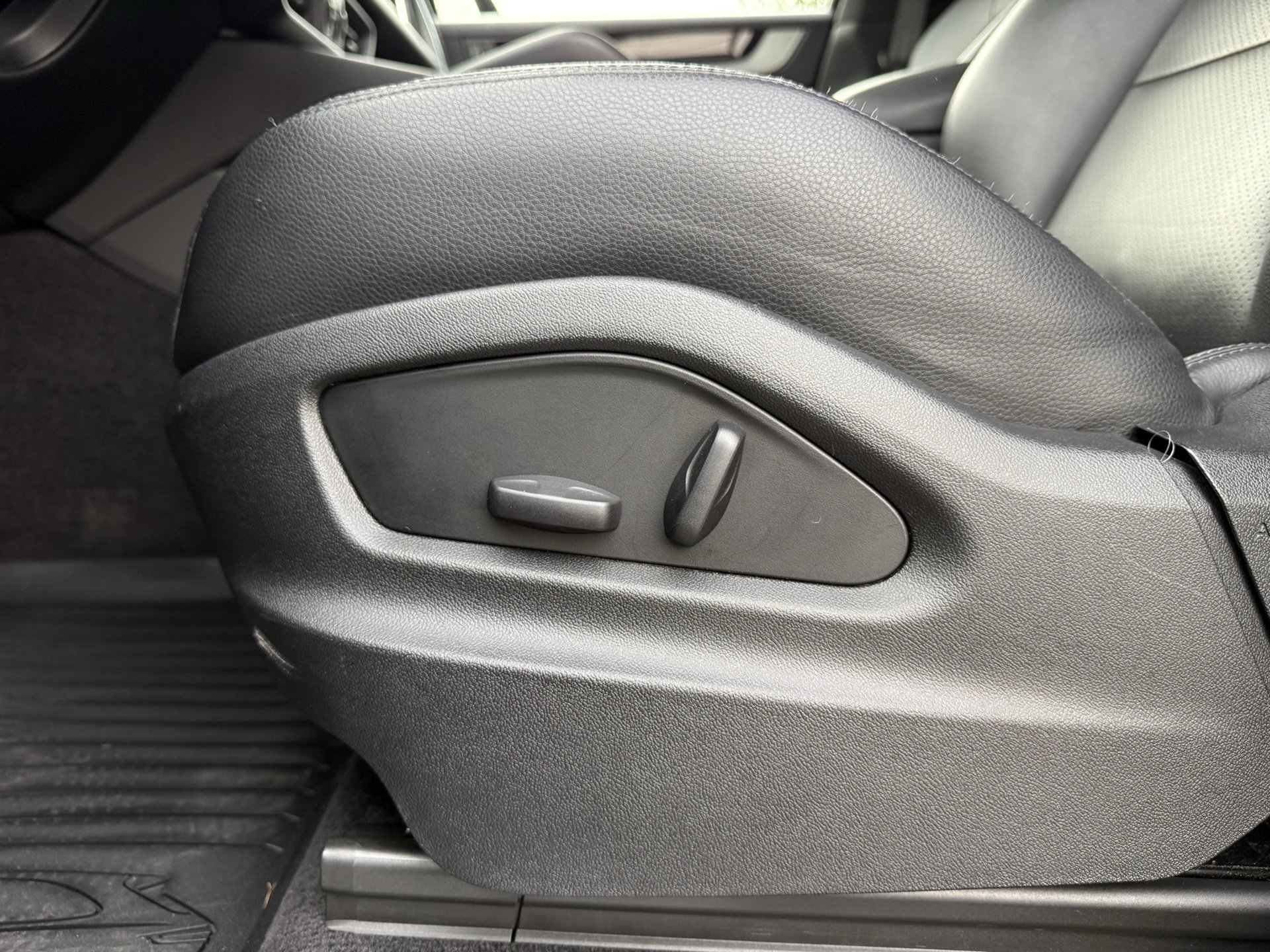 Certified 2024 Porsche Cayenne image 27