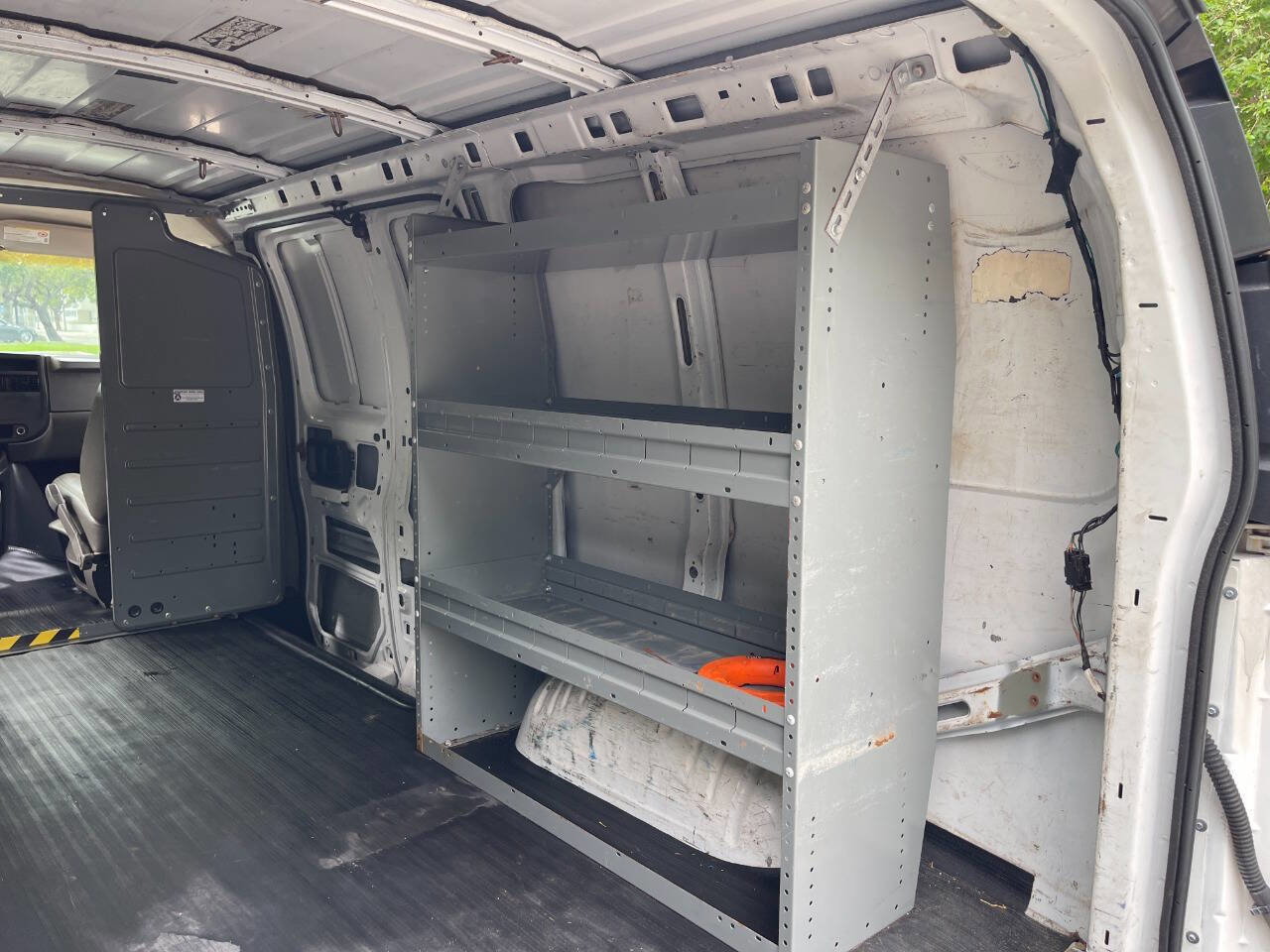 Used 2004 Chevrolet Express 1500 RWD image 36