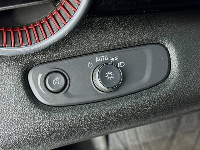 Used 2024 Chevrolet Trax RS w/ Sunroof Package FWD image 10