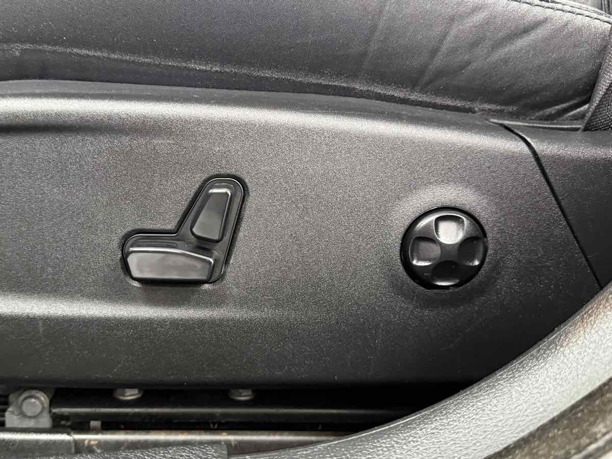 Used 2019 Chrysler 300 Touring w/ Sport Appearance Package image 21