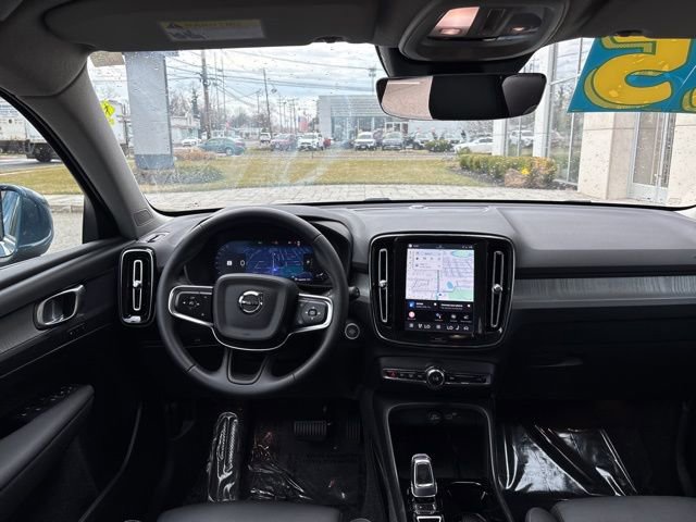 Used 2025 Volvo XC40 B5 Plus AWD/4WD image 19