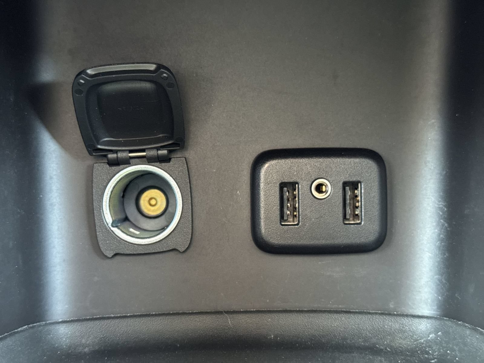 Used 2019 GMC Acadia SLE w/ LPO, Floor Liner Package FWD image 33
