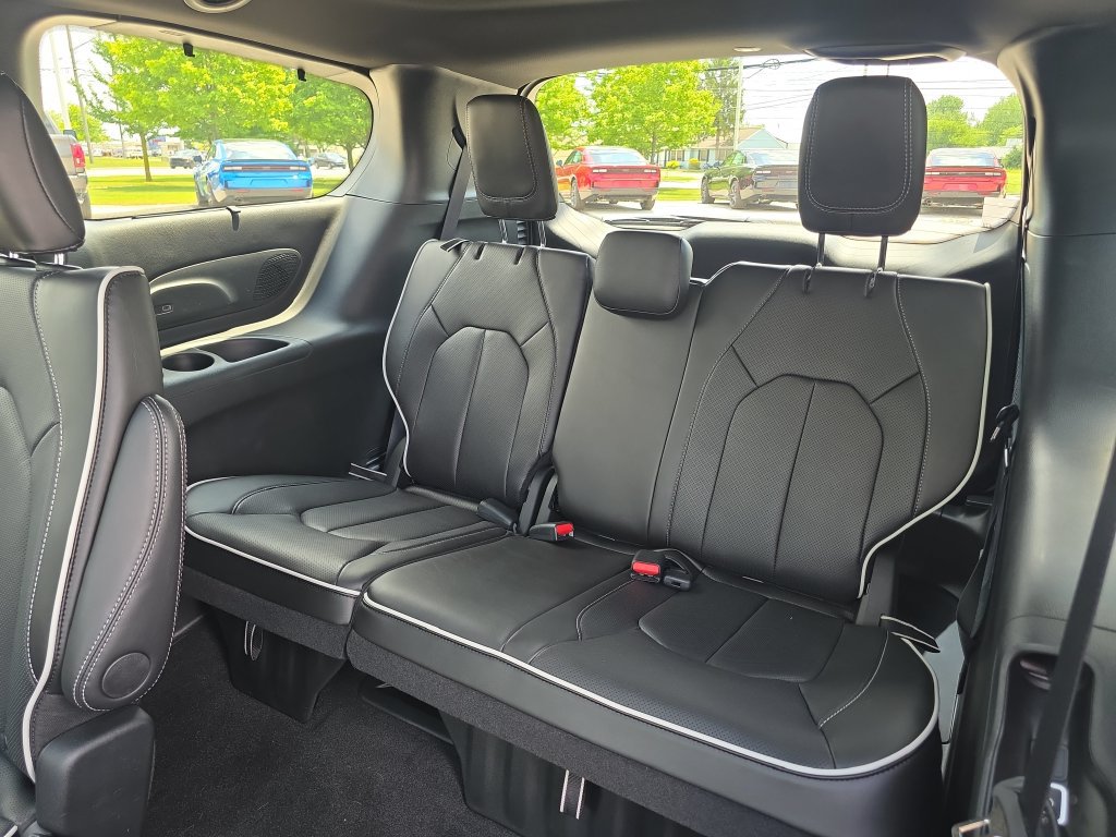 New 2027 Chrysler Pacifica Limited w/ Family Tech Group FWD image 10