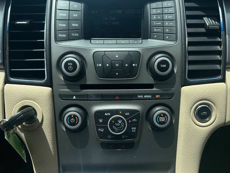 Used 2015 Ford Taurus SEL image 11