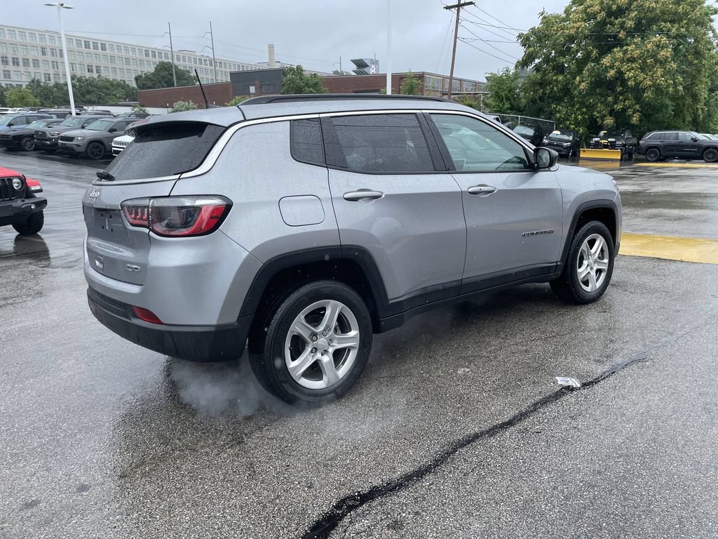 Used 2024 Jeep Compass Latitude AWD/4WD image 8