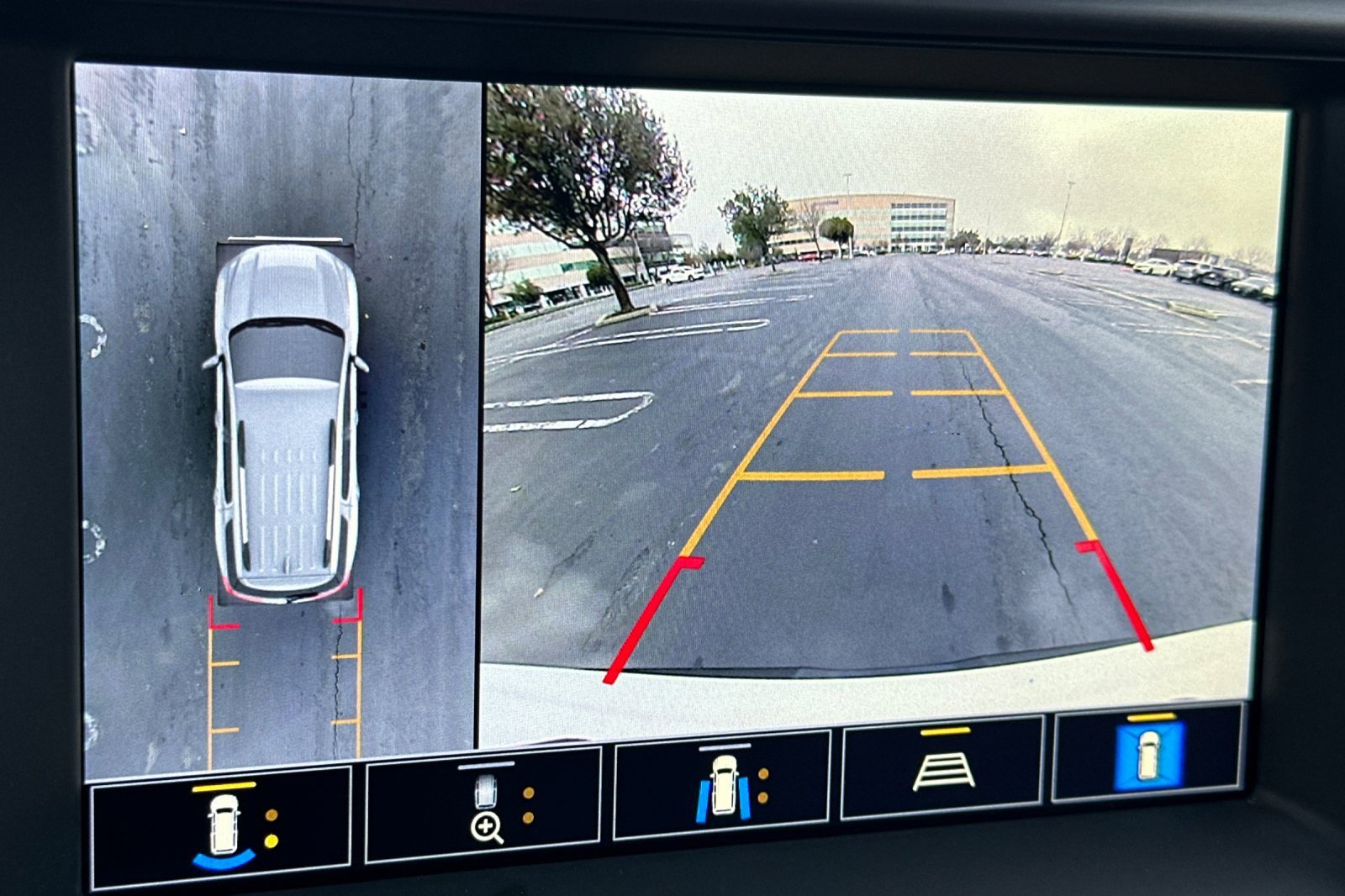 Used 2022 GMC Acadia AT4 w/ Technology Package image 28