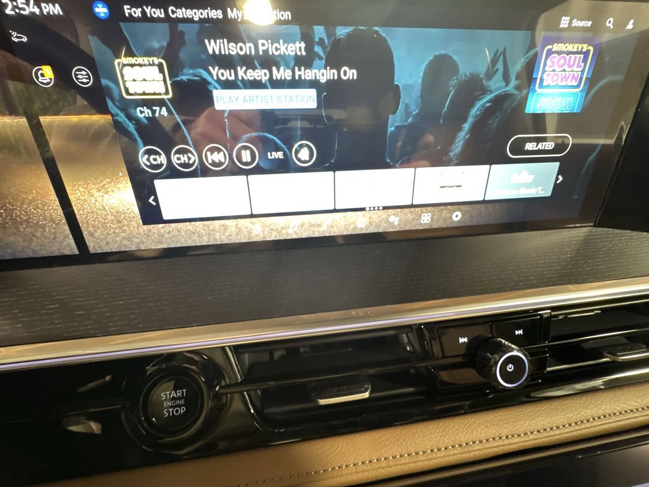 New 2025 INFINITI QX80 Sensory image 21