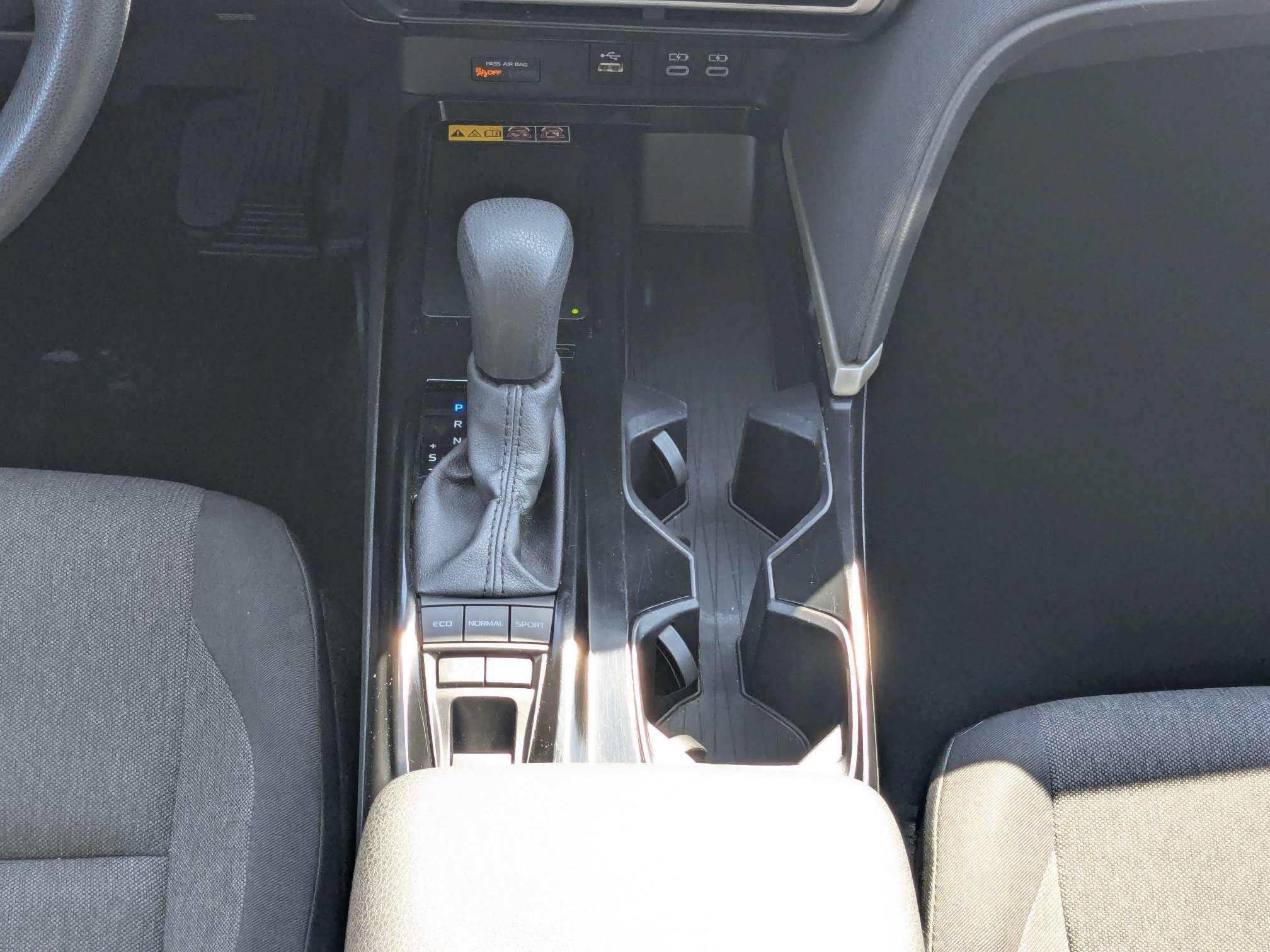 Used 2025 Toyota Camry LE FWD image 19