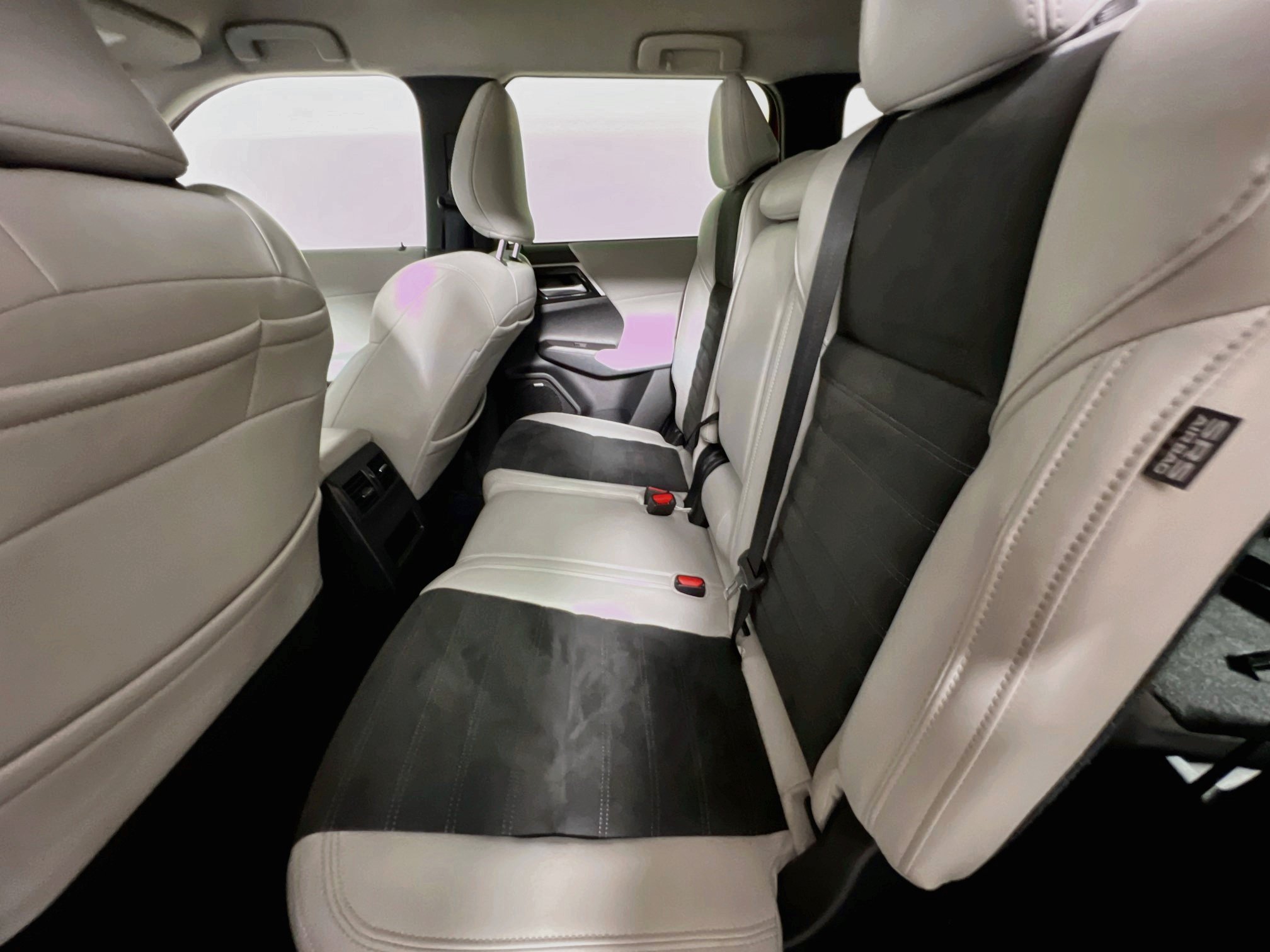 Used 2025 Mitsubishi Outlander SE FWD image 29