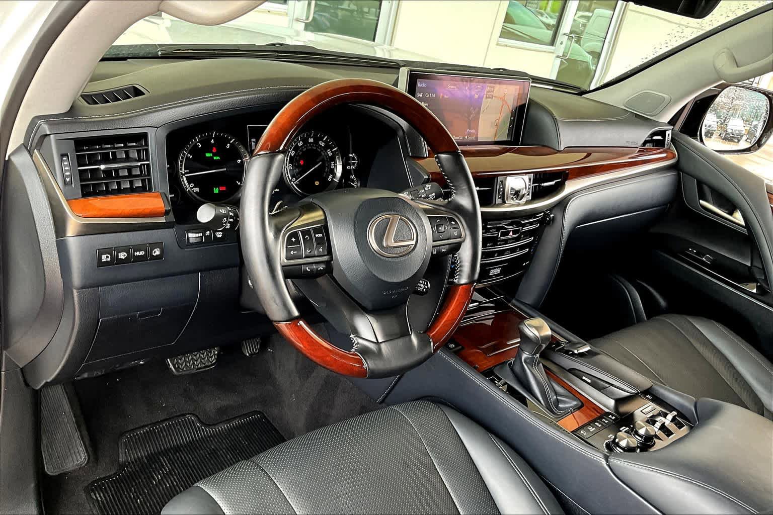 Used 2020 Lexus LX 570 4WD w/ Luxury Package image 18