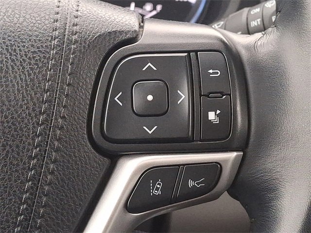 Used 2019 Toyota Highlander XLE image 17