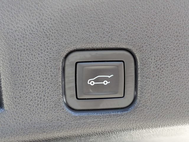 Used 2025 Chevrolet Traverse LT w/ Midnight/Sport Edition FWD image 13