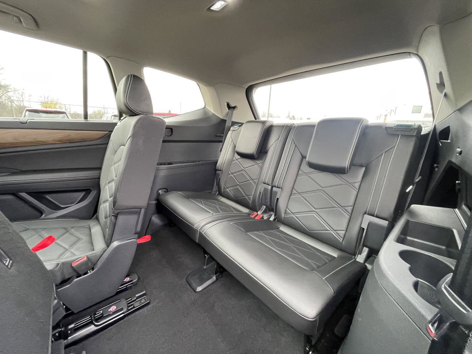 Used 2024 Volkswagen Atlas SE w/ Panoramic Sunroof Package image 18