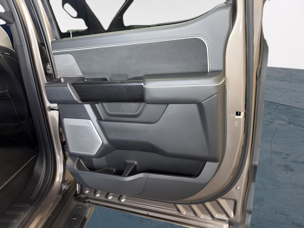 Used 2023 Ford F150 Lightning Platinum image 9