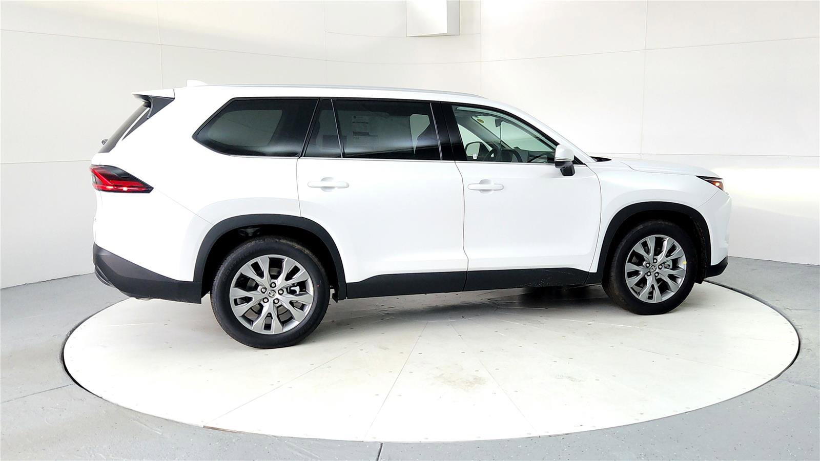 New 2025 Toyota Grand Highlander FWD image 6