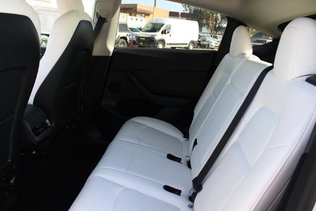 Used 2023 Tesla Model Y Performance AWD/4WD image 31