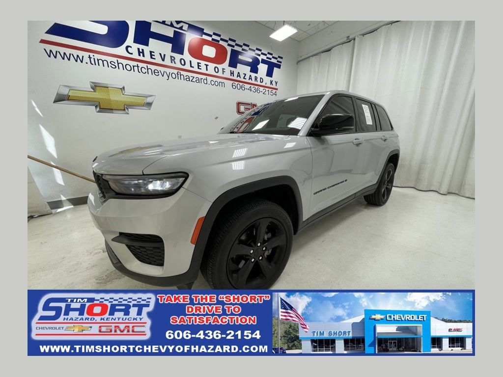 Used 2023 Jeep Grand Cherokee Altitude AWD/4WD image 1